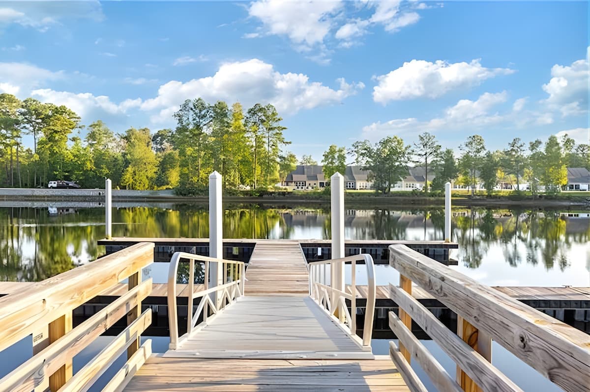 Waterfront Oasis: Fishing Pier, Pool, Beach Access