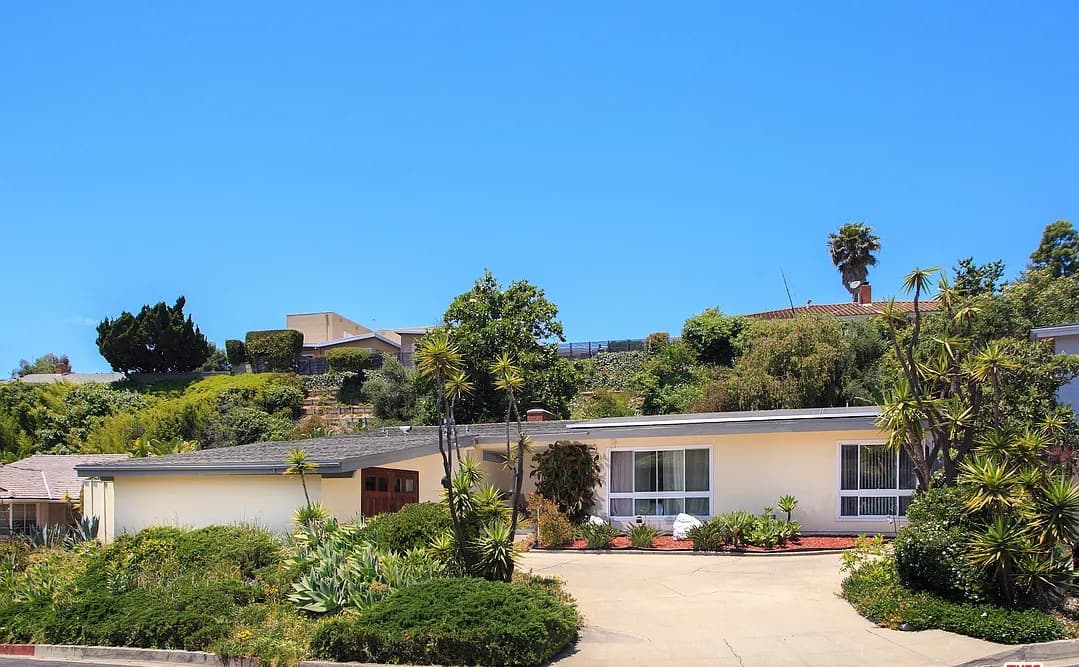 Peaceful 4BR LA Oasis w/Yard, Workspace & Hammock.