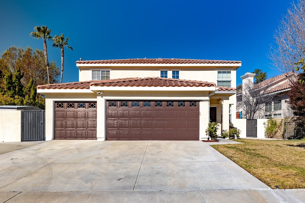 5br Family Oasis w/ Theater, Spa, near Six Flags.